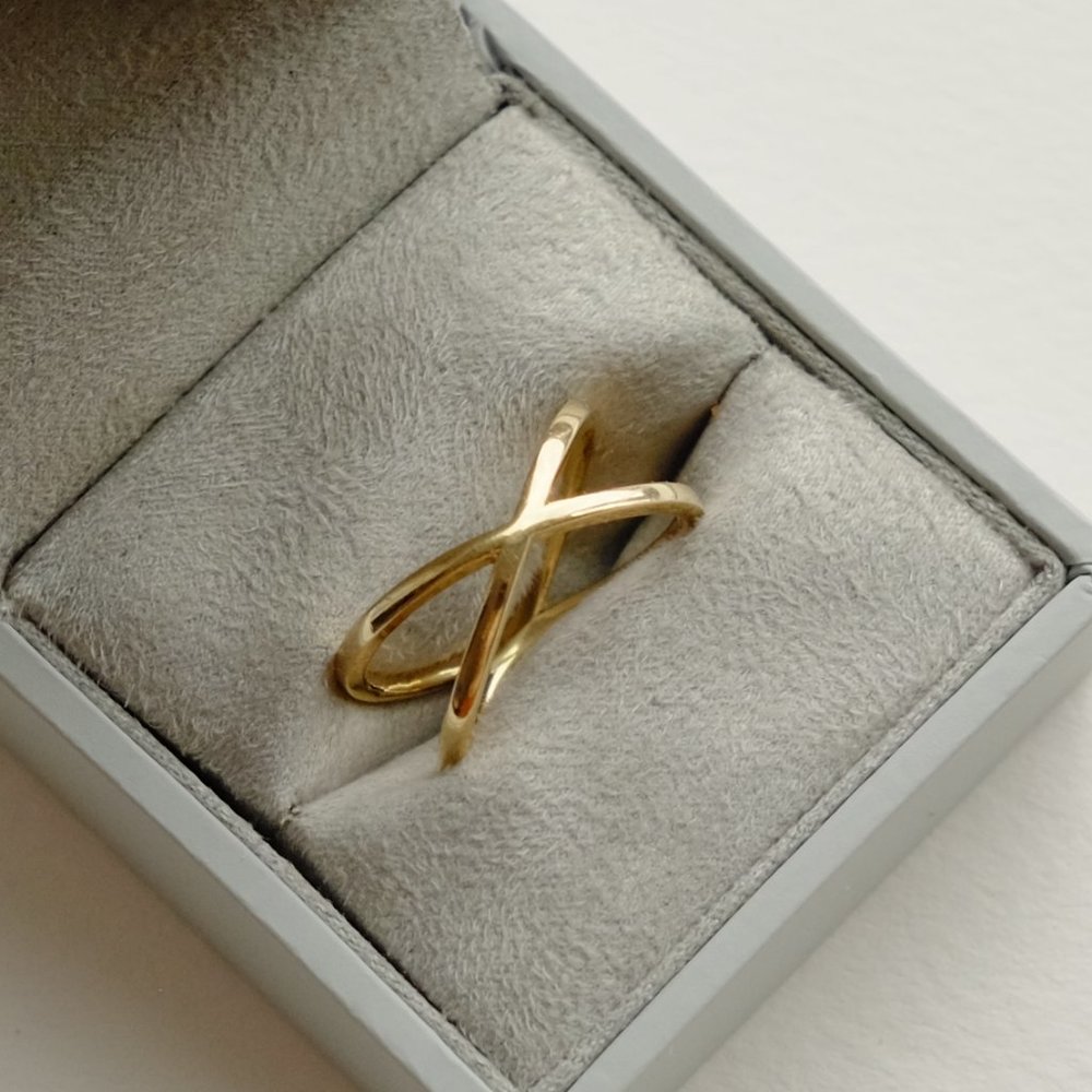 14k Solid Yellow Gold Criss Cross X Ring, 2.86 grams, Stamped 585, US 6 3/4